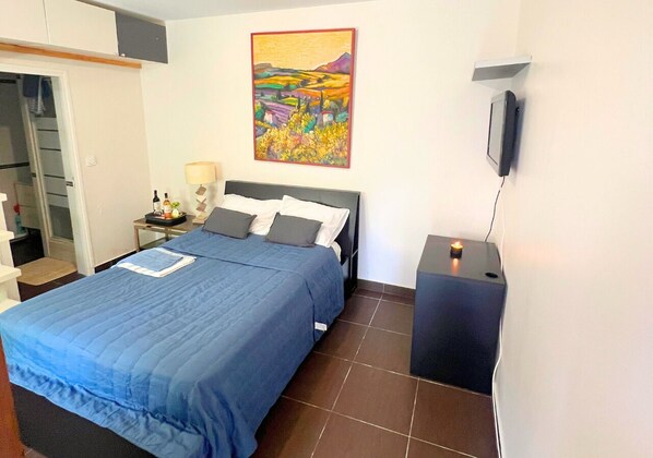 1 bedroom, WiFi, bed sheets - Studio with kitchen 15min by train from Paris. (Sarcelles)