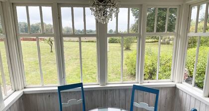 Schönes Ferienhaus in der Nähe einer Bucht in Skäppevik I SE05046