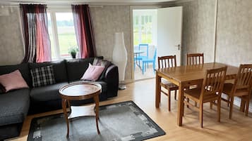 Tv, eldstad och dvd-spelare