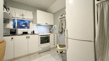 KylskÄp, mikrovÄgsugn, ugn och spishÀll