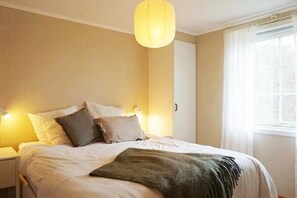 3 bedrooms, iron/ironing board, free WiFi