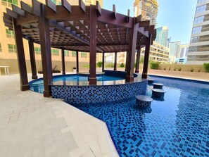 Outdoor pool - Elegant 1BR Dubai Marina Steps to Metro and JBR (Dubai)
