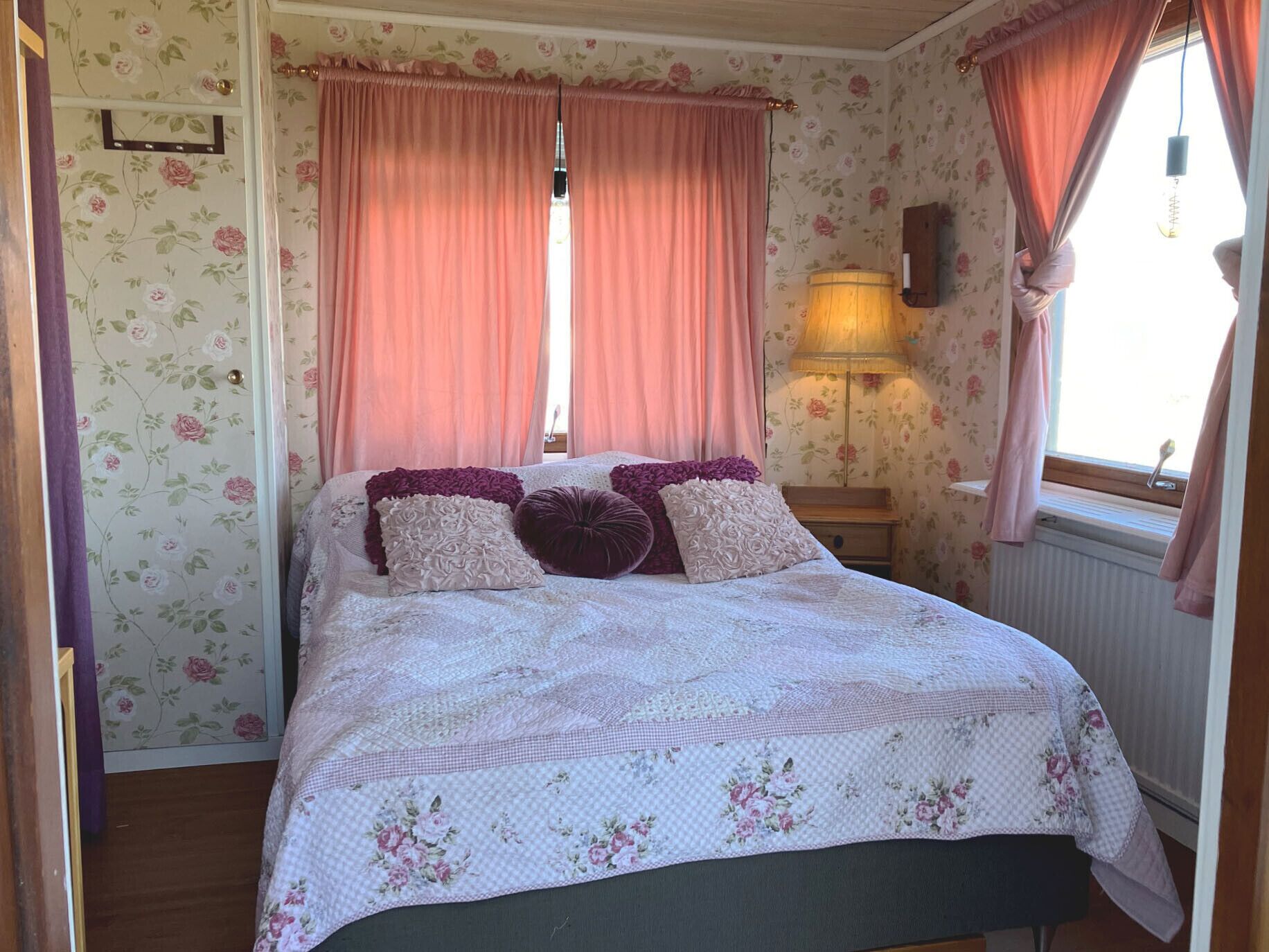 2 bedrooms, iron/ironing board, free WiFi