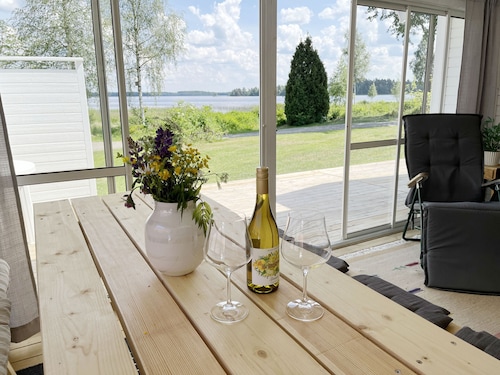 Renovated nice cottage located outside Värnamo and only 30 meters from the lake Flåren |SE07055