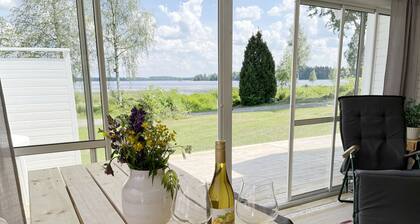 Renovated nice cottage located outside Värnamo and only 30 meters from the lake Flåren |SE07055