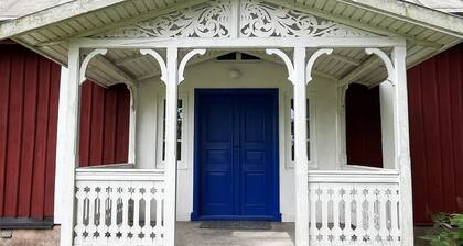Small red cottage located close to forest outside Virserum | SE05062