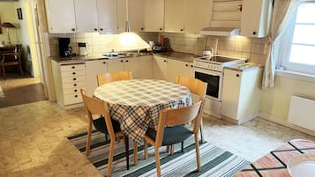 KylskÄp, mikrovÄgsugn, ugn och spishÀll