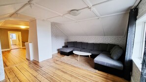 TV, DVD player - Large house, Baggetorp, close to swimming and fishing in Nyköping | SE14017 (Nyköping)