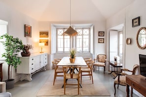 4 bedrooms - Central Ericeira - Light Filled With Terrace (Mafra)