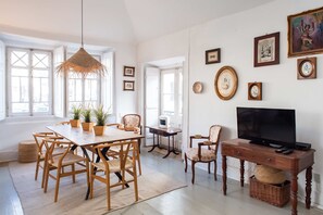 4 bedrooms - Central Ericeira - Light Filled With Terrace (Mafra)