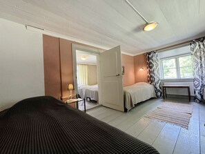1 bedroom, iron/ironing board, free WiFi