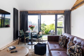 House | 1 bedroom, Internet - Romantic Countryside Lodge With Hot Tub (Chichester)