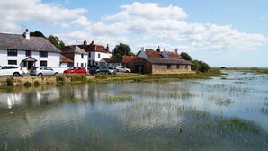 A riverside view with houses and parked cars. - Romantic Countryside Lodge With Hot Tub (Chichester)