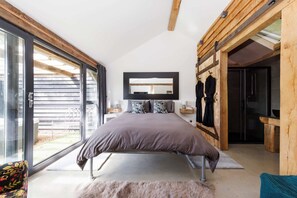 House | 1 bedroom, Internet - Romantic Countryside Lodge With Hot Tub (Chichester)