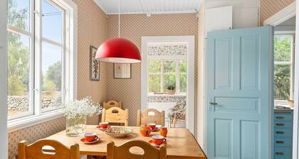 Nice little red cottage in the countryside located outside Jämjö | SE05068