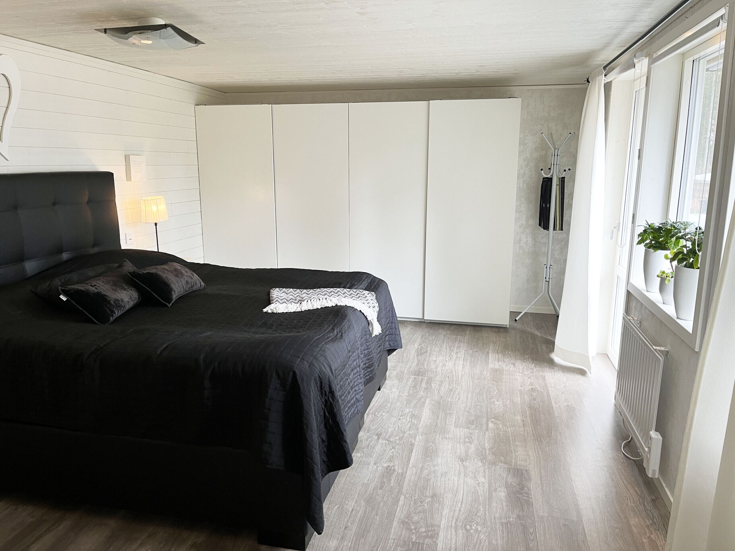 2 bedrooms, iron/ironing board, free WiFi