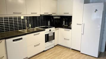 KylskÄp, mikrovÄgsugn, ugn och spishÀll