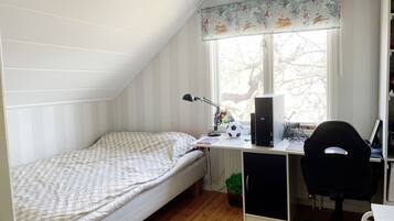 2 bedrooms, iron/ironing board, free WiFi