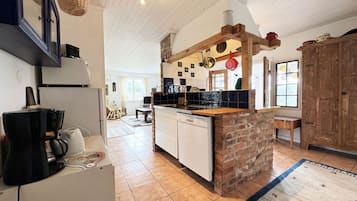 KylskÄp, mikrovÄgsugn, ugn och spishÀll