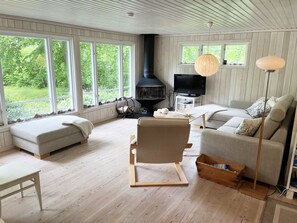 TV, fireplace, DVD player - Nice cottage with pool and sea view near Byxelkrok | SE04051 (Byxelkrok)