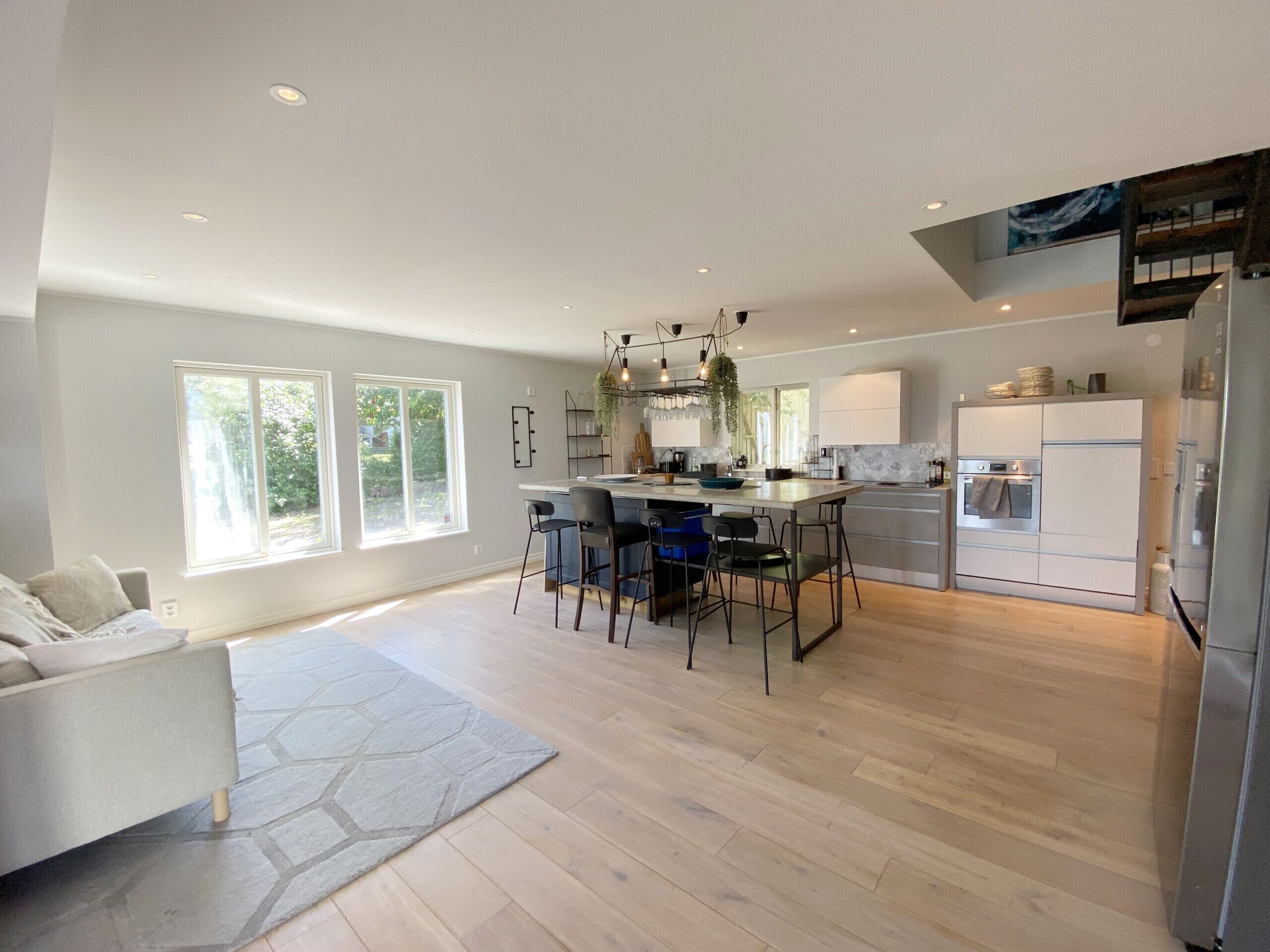 Kylskåp, mikrovågsugn, ugn och spishäll