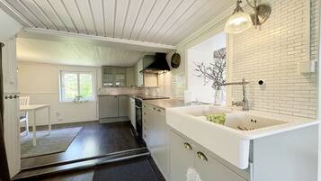 KylskÄp, mikrovÄgsugn, ugn och spishÀll