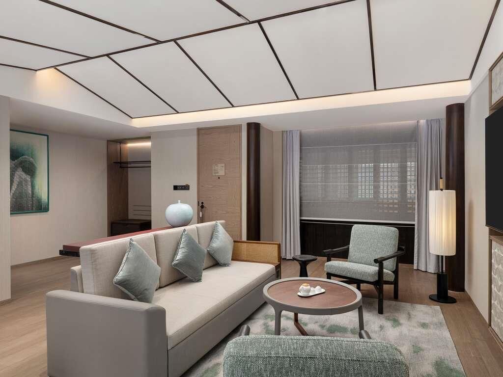 Suite Deluxe, 1 cama King size y sofá cama (Sky Pavilion) | Minibar, caja de seguridad en la habitación y cortinas blackout 