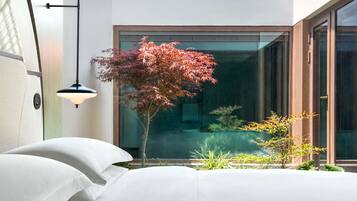 Room, 1 King Bed, Garden View (Courtyard)