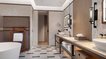 Suite Deluks, 1 Tempat Tidur King dengan tempat tidur Sofa (Sky Pavilion) | Kamar mandi | Kombinasi shower/bathtub dan pancuran hujan