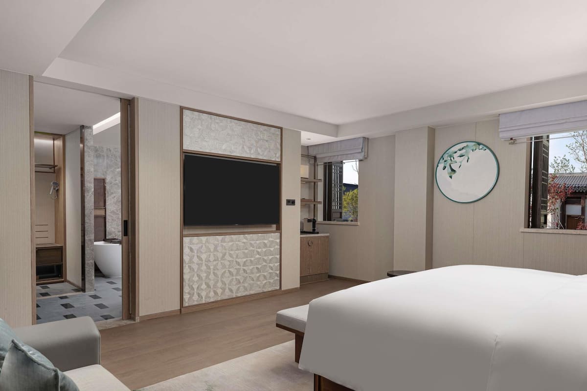 Kamer, 1 kingsize bed, uitzicht op rivier (Heritage) | Een minibar, een kluis op de kamer, verduisterende gordijnen