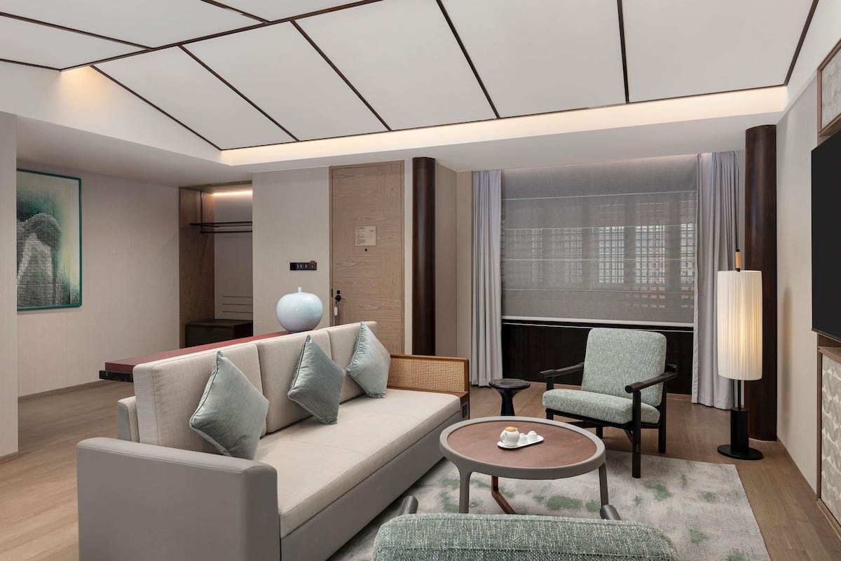 Deluxe Suite, 1 King Bed with Sofa bed (Sky Pavilion)