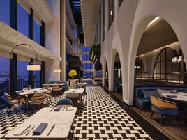 Un moderno vestíbulo de hotel con techos altos, ventanas amplias y un suelo estampado.
