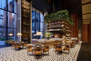 3 restaurants servant le petit déjeuner, spécialités Cuisine italienne