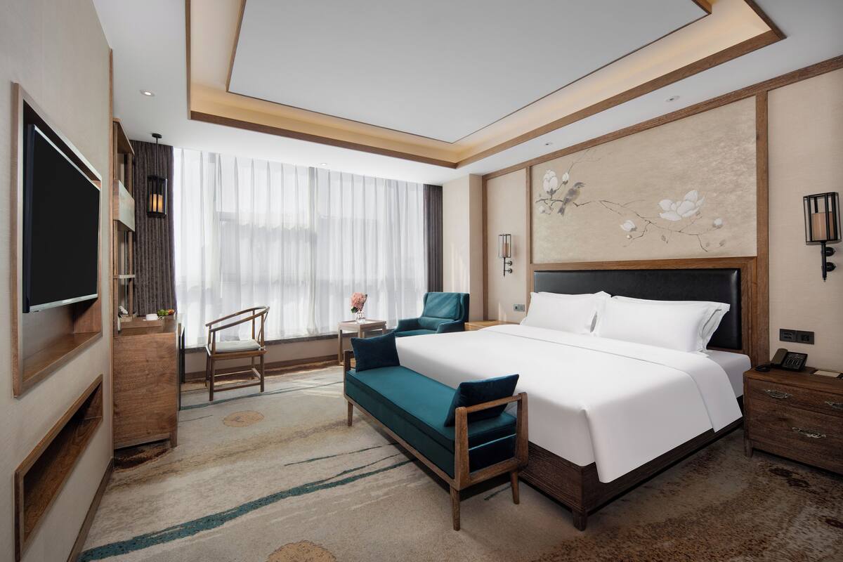 Premium bedding, down duvets, pillow-top beds, desk