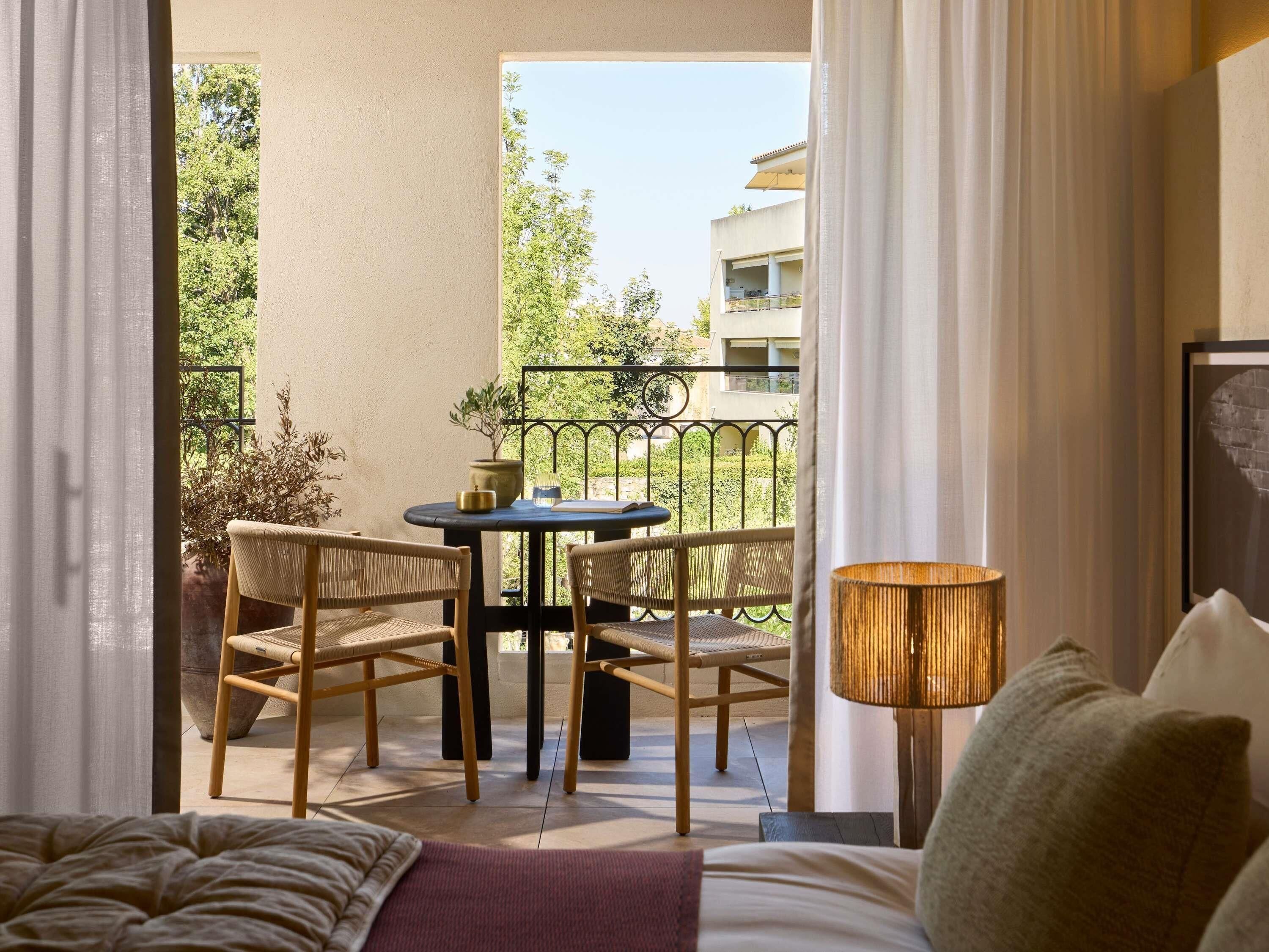 Habitació Deluxe, 1 llit de matrimoni gran | Roba de llit d'alta qualitat i minibar amb articles gratuïts 