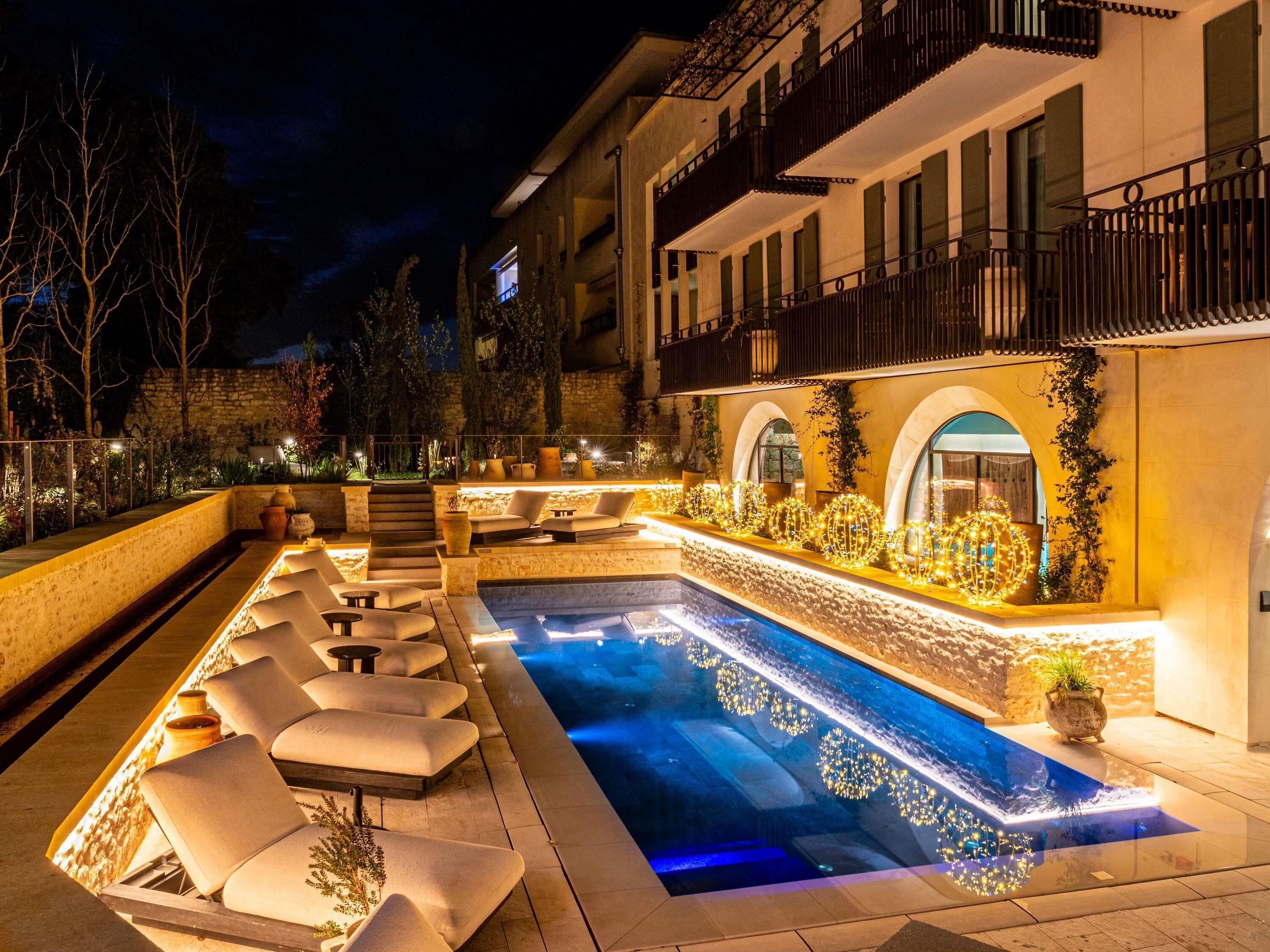 Outdoor pool, pool loungers