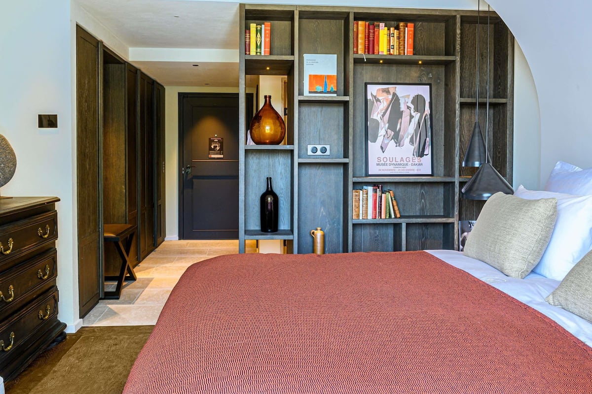 Chambre supérieure, 1 trÚs grand lit | Literie de qualité, minibar contenant certains articles gratuits