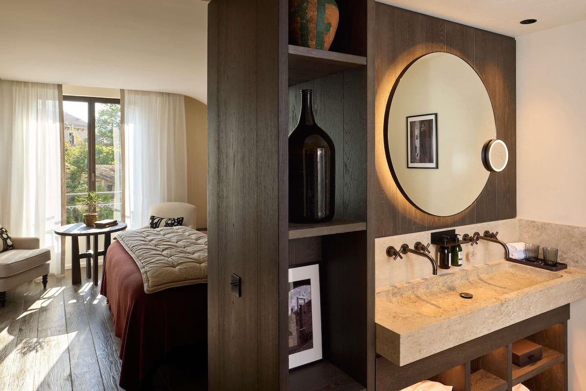 Premium bedding, free minibar items, in-room safe, blackout drapes