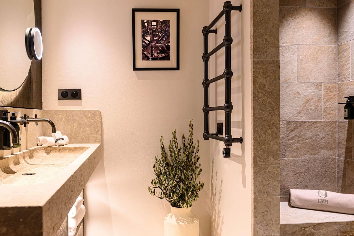 Literie de qualité supérieure, mini-bar avec articles gratuits