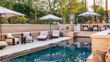 Kolam renang terbuka, kerusi lepak pantai