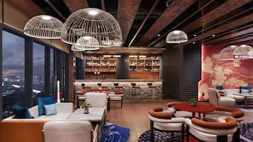 2 Bars/Lounges, Poolbar