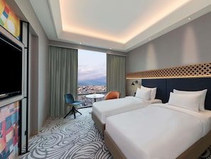 Habitación clásica, 2 camas individuales | Minibar, caja fuerte, escritorio y espacio para trabajar con un portátil