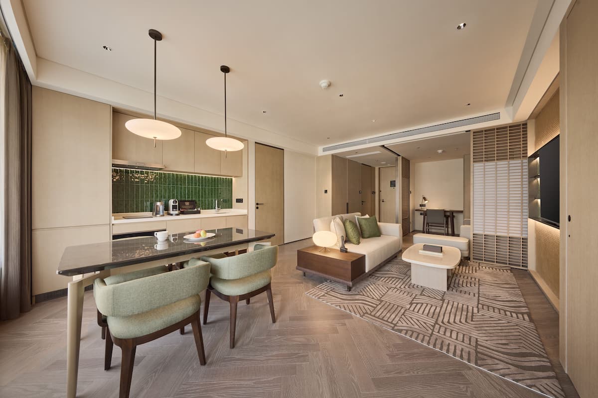 Junior Suite, 1 Double Bed with Sofa bed, Club lounge access | Living area