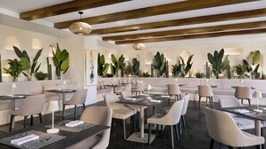 Restaurant - Mövenpick Hotel Waad Al Shamal (Turaif)