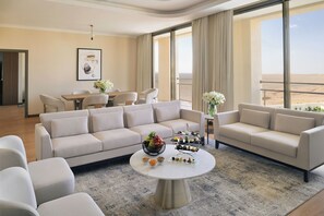 Ropa de cama de alta calidad, colchones con pillow-top y minibar 