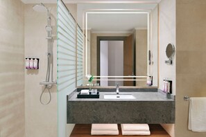 Premium bedding, pillow-top beds, minibar, in-room safe - Mövenpick Hotel Waad Al Shamal (Turaif)