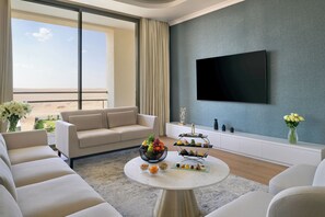Suite presidencial, 2 habitaciones | Zona de estar | Televisión LED de 75 pulgadas con canales por satélite
