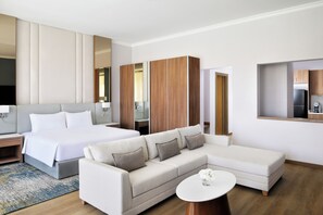 Premium bedding, pillow-top beds, minibar, in-room safe - Mövenpick Hotel Waad Al Shamal (Turaif)