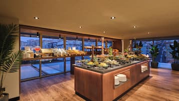 Daily buffet breakfast for a fee