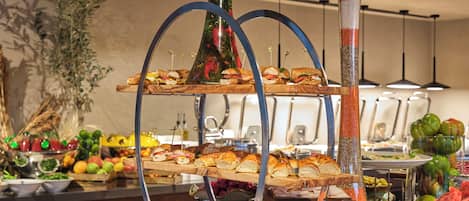 Daily buffet breakfast for a fee